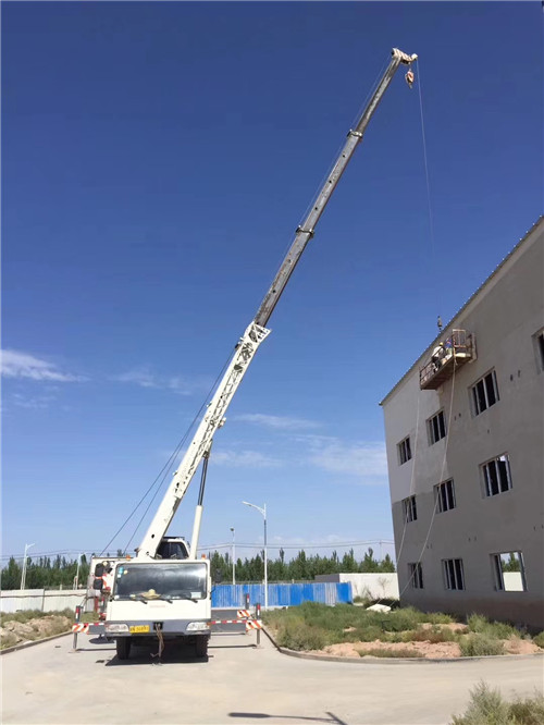 临夏县“轻装强干”—— 吊车的 “轻量化臂架” 技术